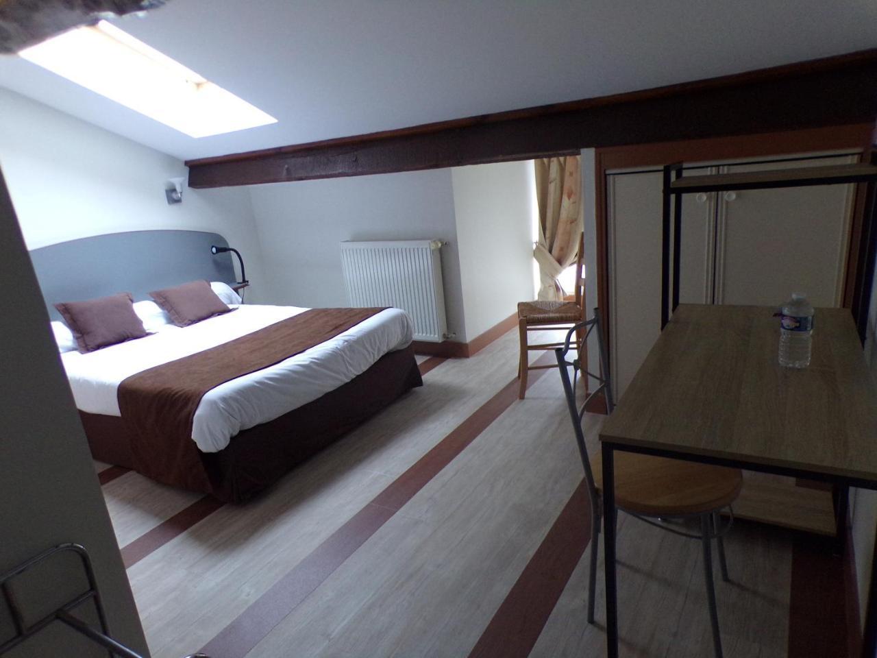 Logis Hotel De France Rochechouart Eksteriør bilde
